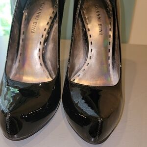 Like New Gianni Bini Black Patent Leather Platform Stiletto Heels  Size 7½